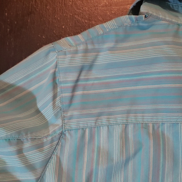 Mountain Hard Wear shirt. Looks like new. - Picture 13 of 15